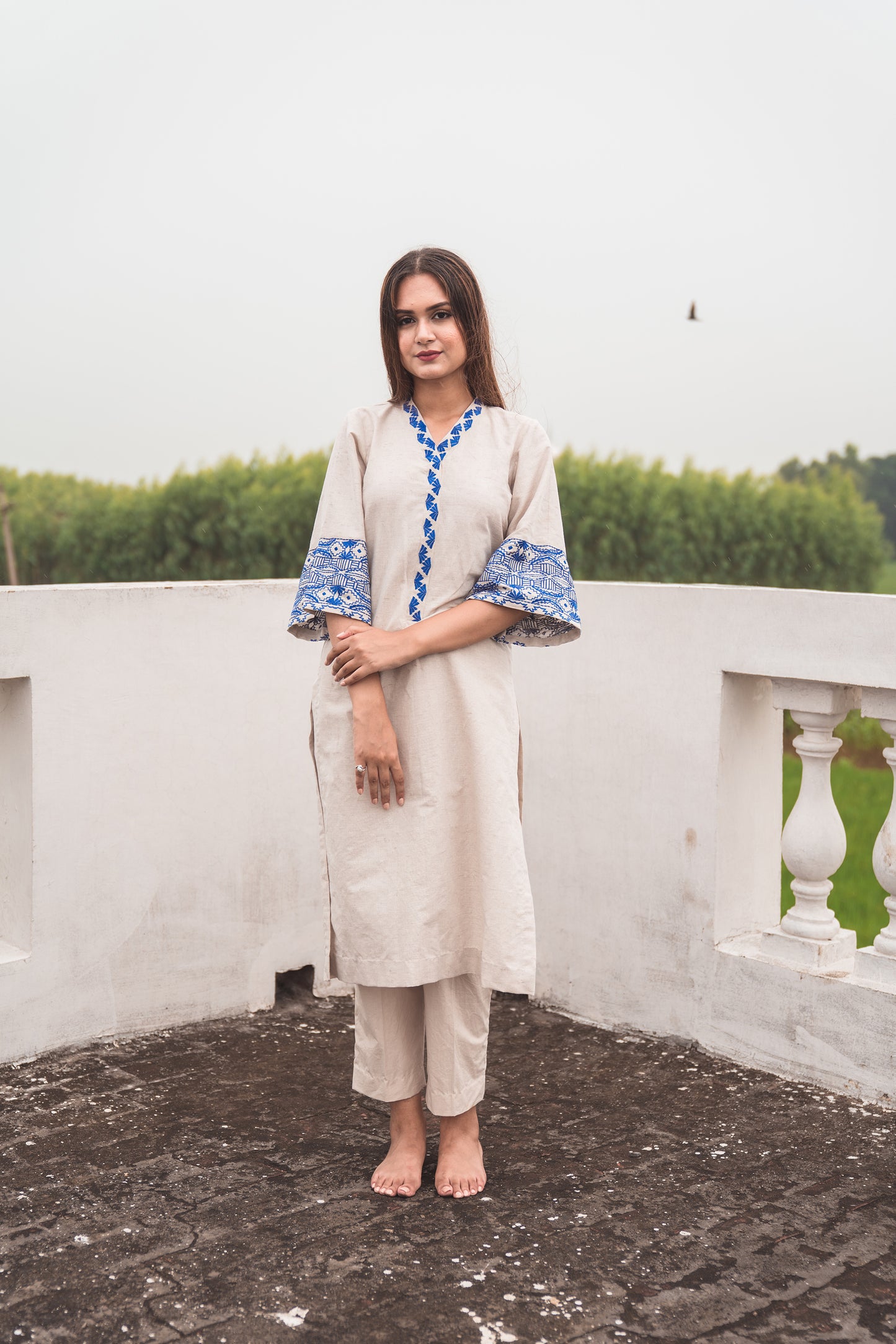 Beige Kurta Set with Embroidered Sleeves in Royal Blue