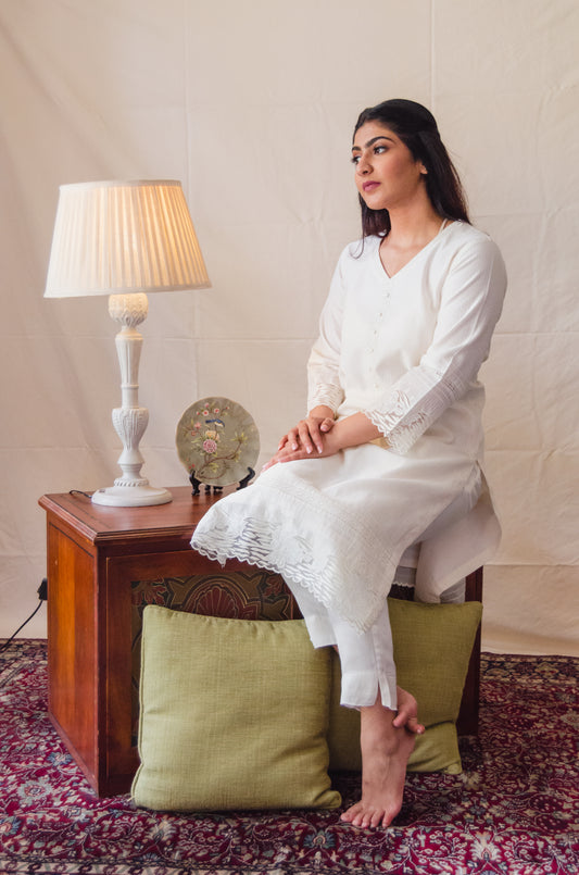Off-white Kurta Set with Begonia Patchwork Embroidery