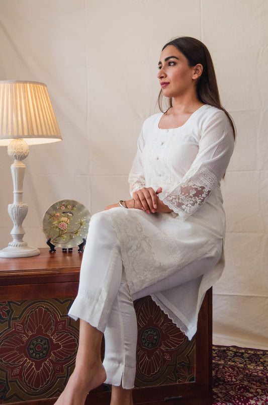 Off-white Kurta Set with Peacock Patchwork Embroidery